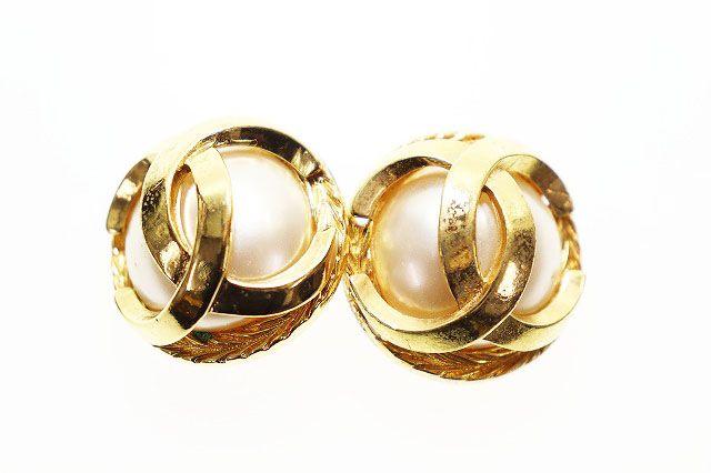 Chanel Vintage Faux Pearl CC Logo Earrings Gold Aa