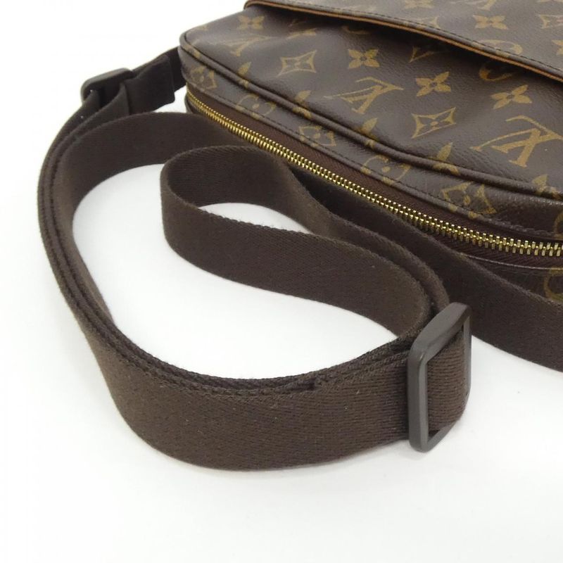 Louis Vuitton Monogram Trotteur Boble Shoulder Bag Marron
