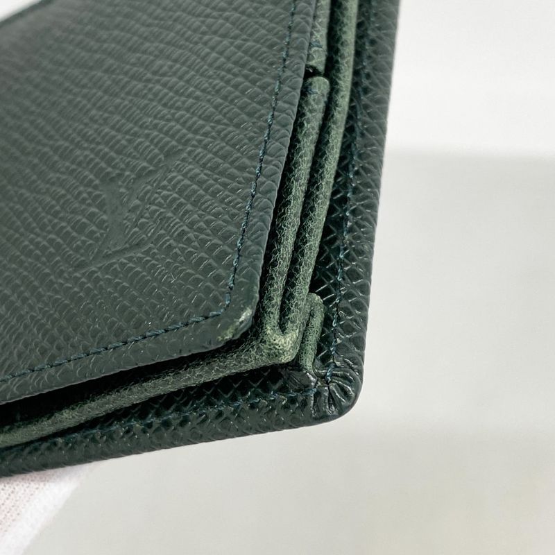 Louis Vuitton Coin Case Taiga Porte Monebo Watt Epi Sea