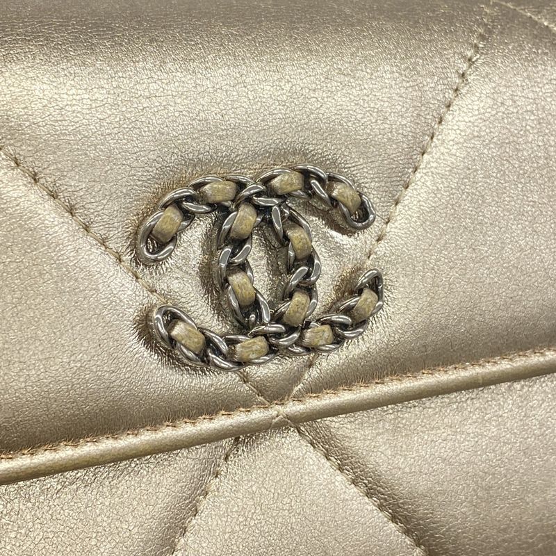 Chanel Wallet 19 Lambskin Champagne Gold Silver