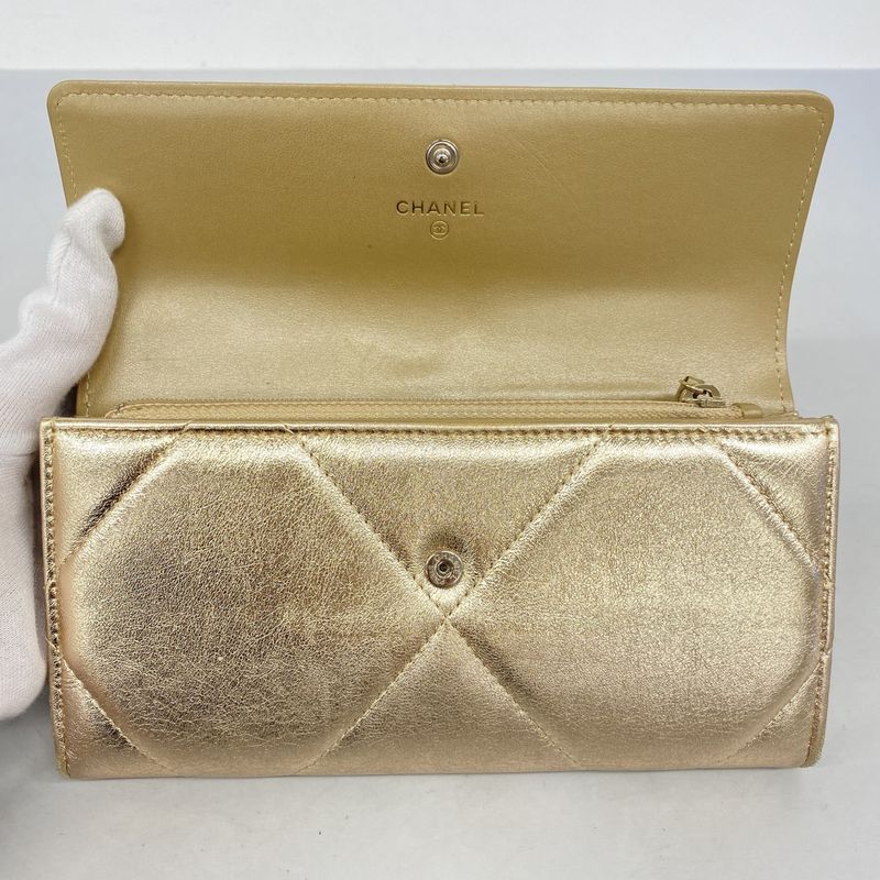 Chanel Wallet 19 Lambskin Champagne Gold Silver