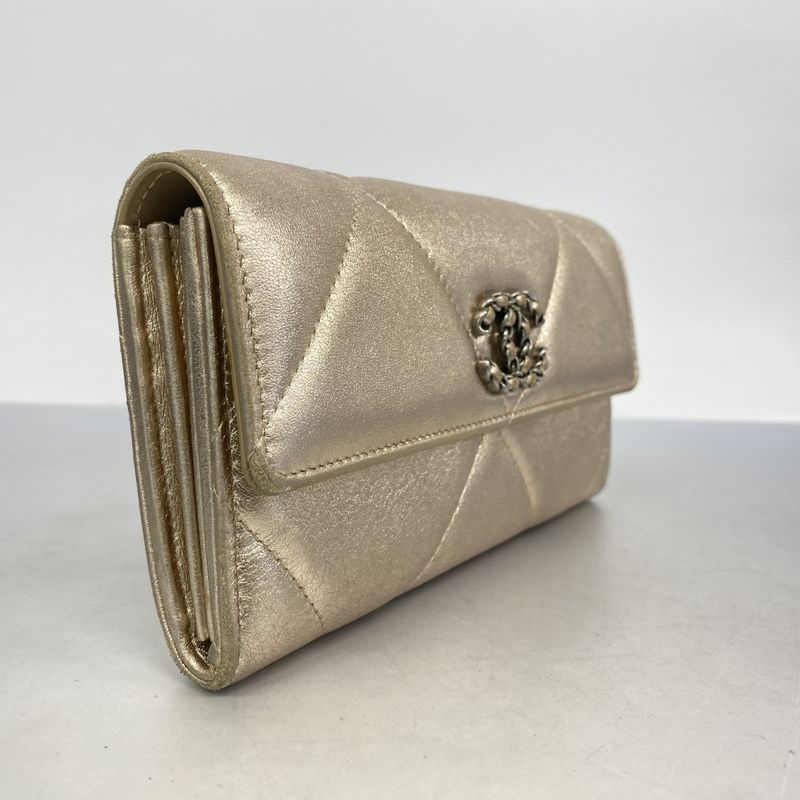 Chanel Wallet 19 Lambskin Champagne Gold Silver