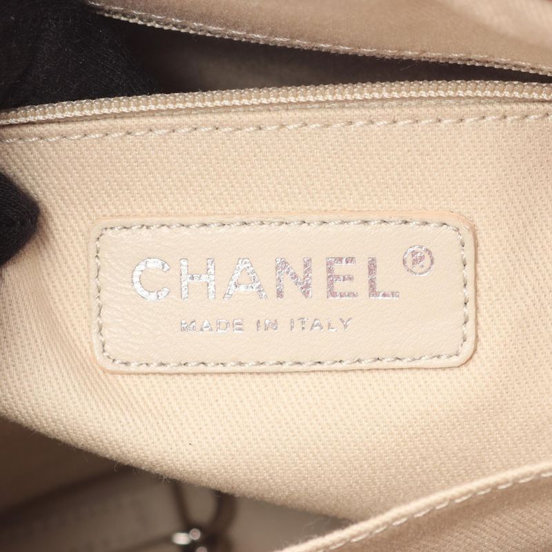 Chanel Tote Quilted Red Leather CC Logo Chainto