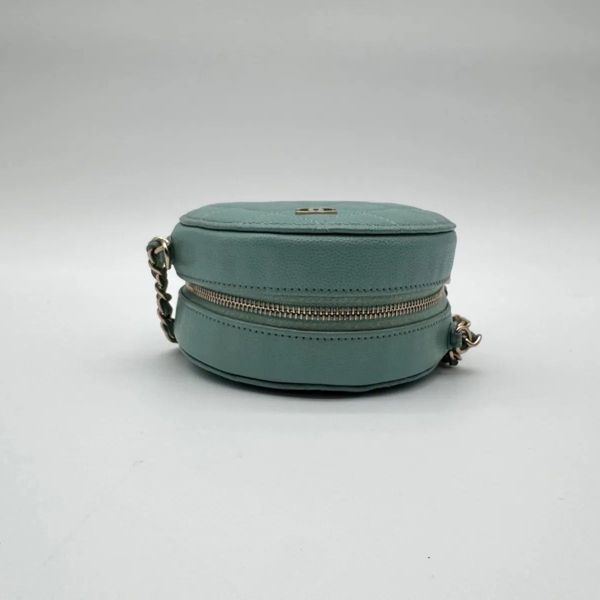 Chanel Shoulder Bag Round Caviar Leather Quilted CC Logo Gold Emerald Green — view 5