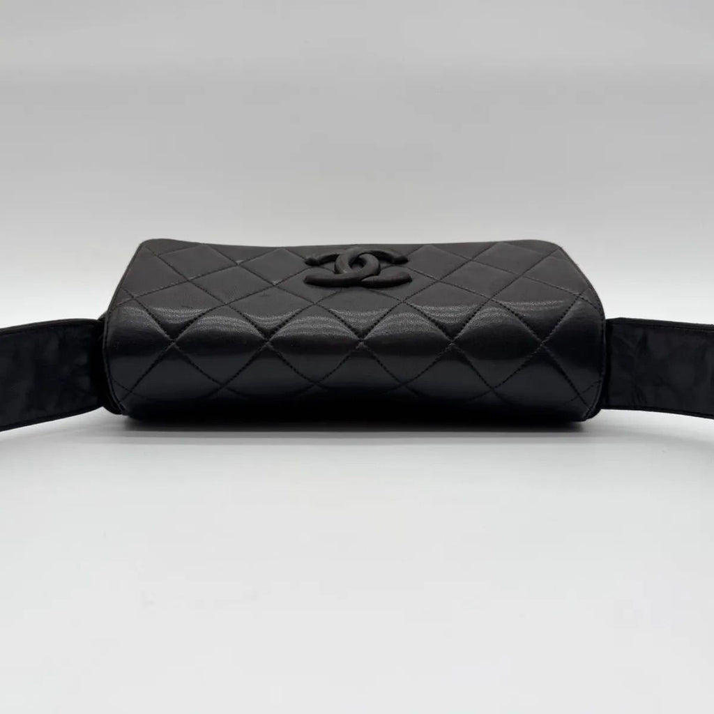 Chanel Shoulder Bag Lambskin Quilted CC Logo Black Leather — view 5