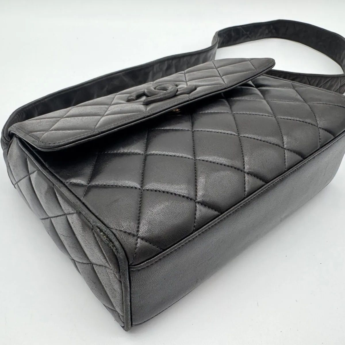 Chanel Shoulder Bag Lambskin Quilted CC Logo Black Leather — view 7