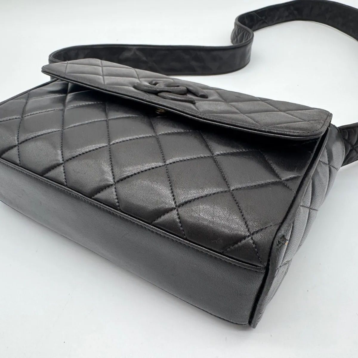 Chanel Shoulder Bag Lambskin Quilted CC Logo Black Leather — view 8
