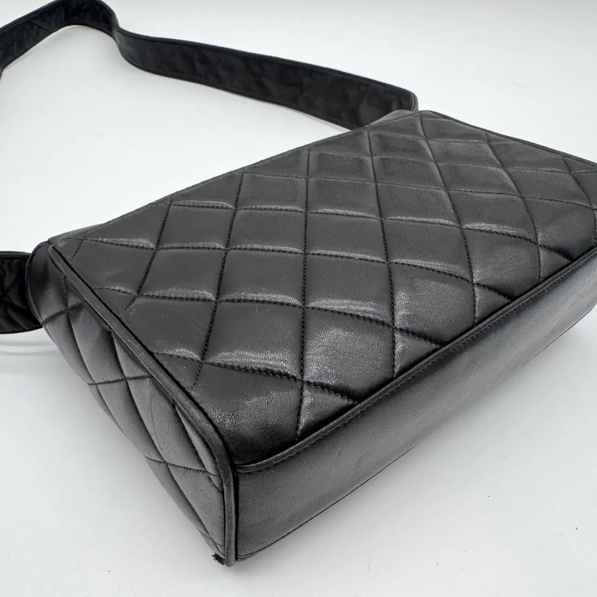 Chanel Shoulder Bag Lambskin Quilted CC Logo Black Leather — view 9