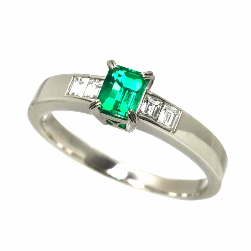 Dior Ring Emerald Diamond