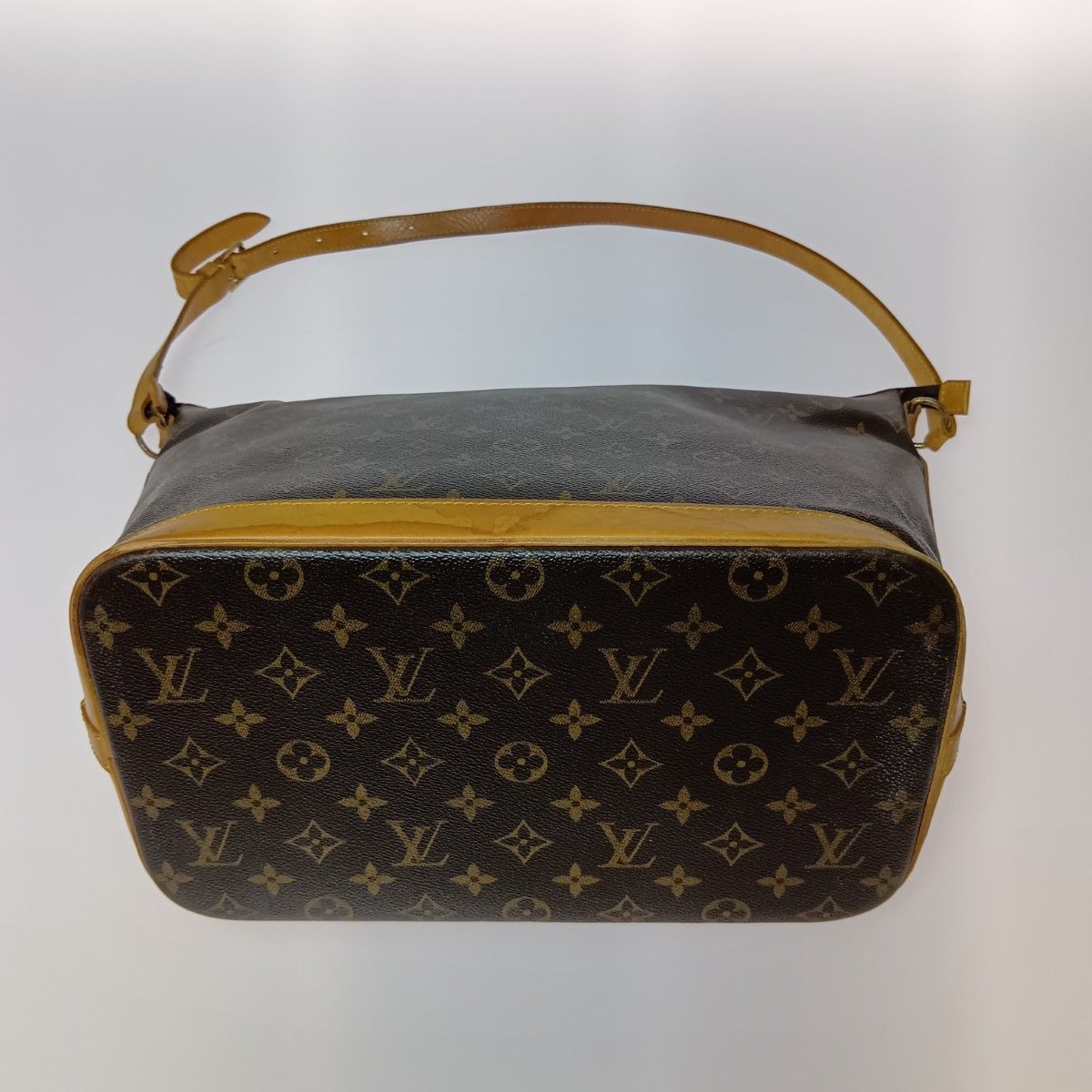 Louis Vuitton Monogram Amfar Three Shoulder Bag Brown — view 3