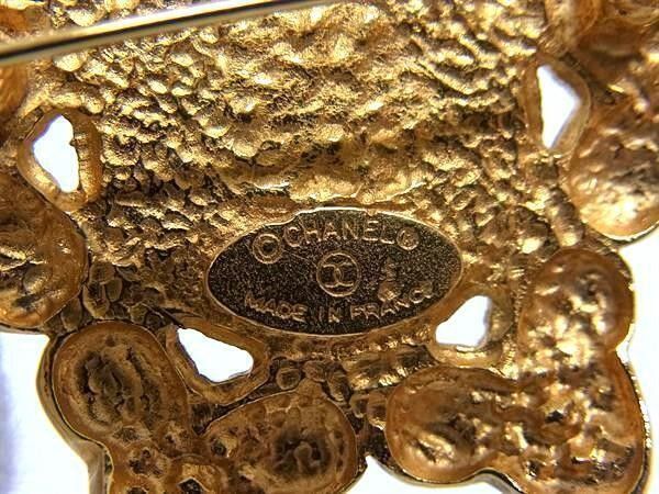 Chanel Brooch Gold Metal Pearl Flower Motif