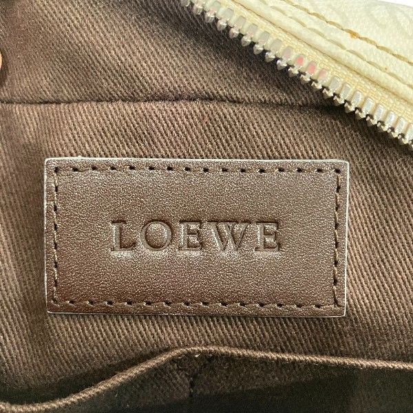 Loewe Repeat Anagram White Bag Handbag — view 4