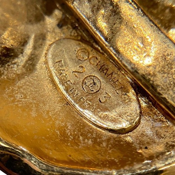 Chanel Quilted CC Logo Gold 23 Vintage Earrings — view 7