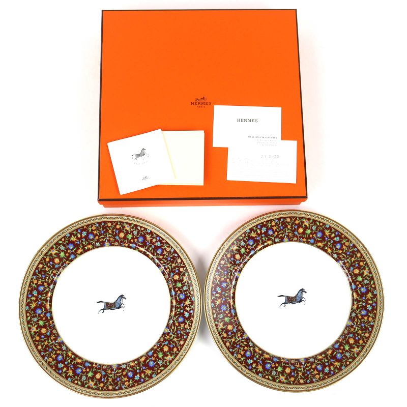 Hermes Workman Female Schwardrian Pottery Round Plate Decoration Picture Pair of Sheets Red Gold Hat