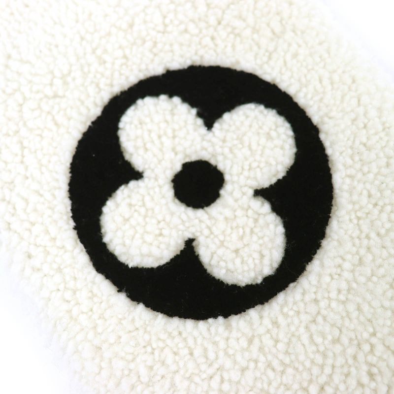 Louis Vuitton Echarpe Shearling LV Logo Scarf Ivory