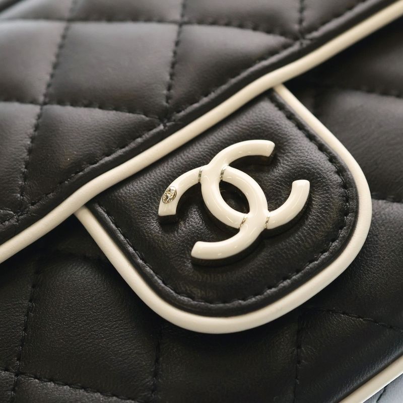 Chanel Quilted Lambskin Leather CC Logo Chain Shoulder Bag Gold