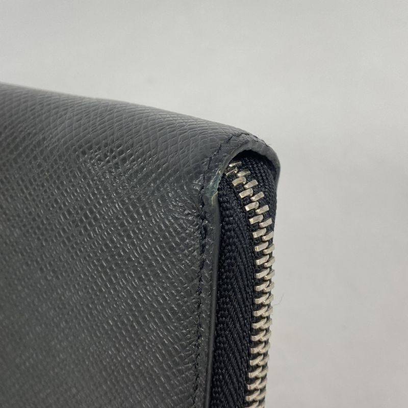 Louis Vuitton Wallet Taiga Zippy Vertical Noir Black