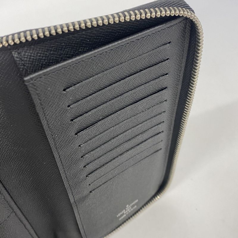 Louis Vuitton Wallet Taiga Zippy Vertical Noir Black