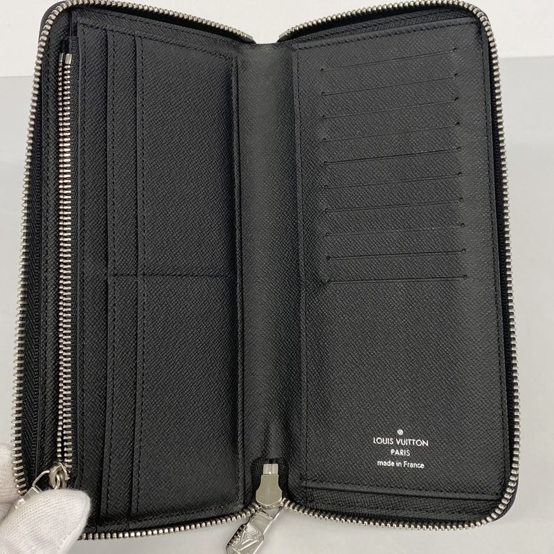 Louis Vuitton Wallet Taiga Zippy Vertical Noir Black