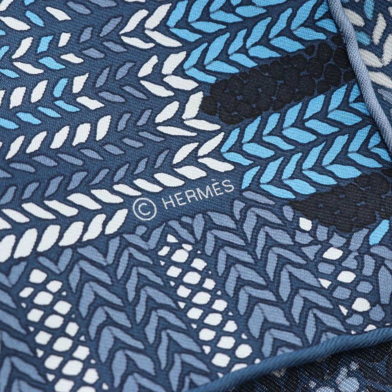 Hermes Scarf Carre 90 AU Coin du Feu Silk White Blue Navy