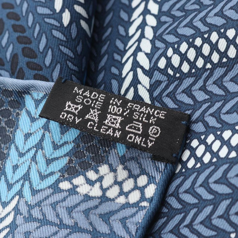 Hermes Scarf Carre 90 AU Coin du Feu Silk White Blue Navy