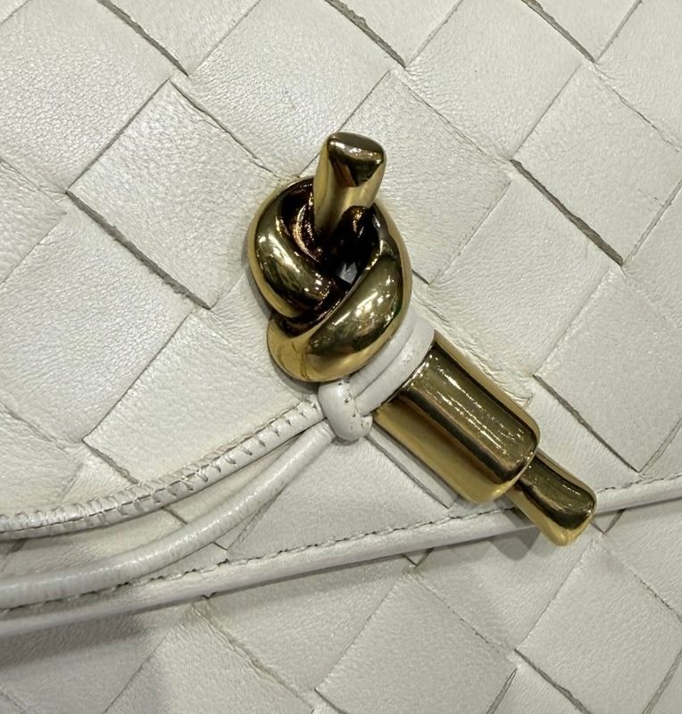 Bottega Veneta Andiamo Large Flap Wallet Bifold White Intre