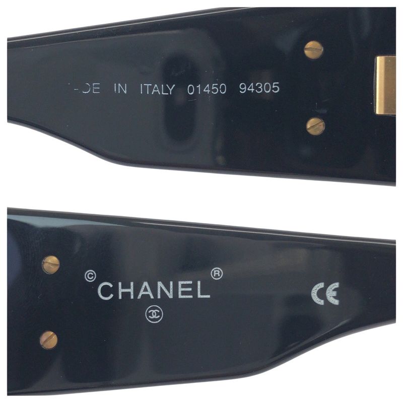 Chanel Vintage Quilted CC Logo Black Gold Plastic Metal