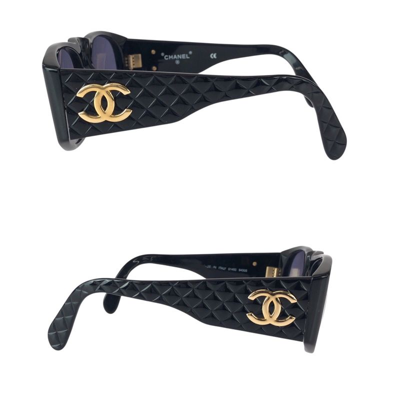 Chanel Vintage Quilted CC Logo Black Gold Plastic Metal