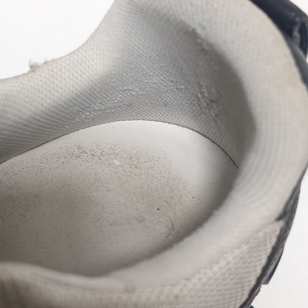 Louis Vuitton Sneakers Run Away — view 8