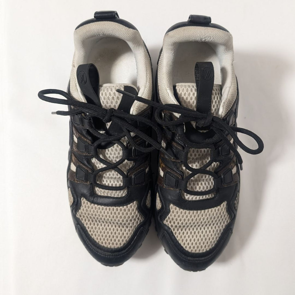 Louis Vuitton Sneakers Run Away — view 6