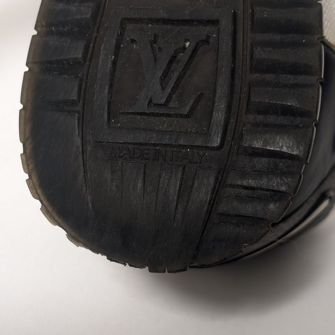 Louis Vuitton Sneakers Run Away — view 9
