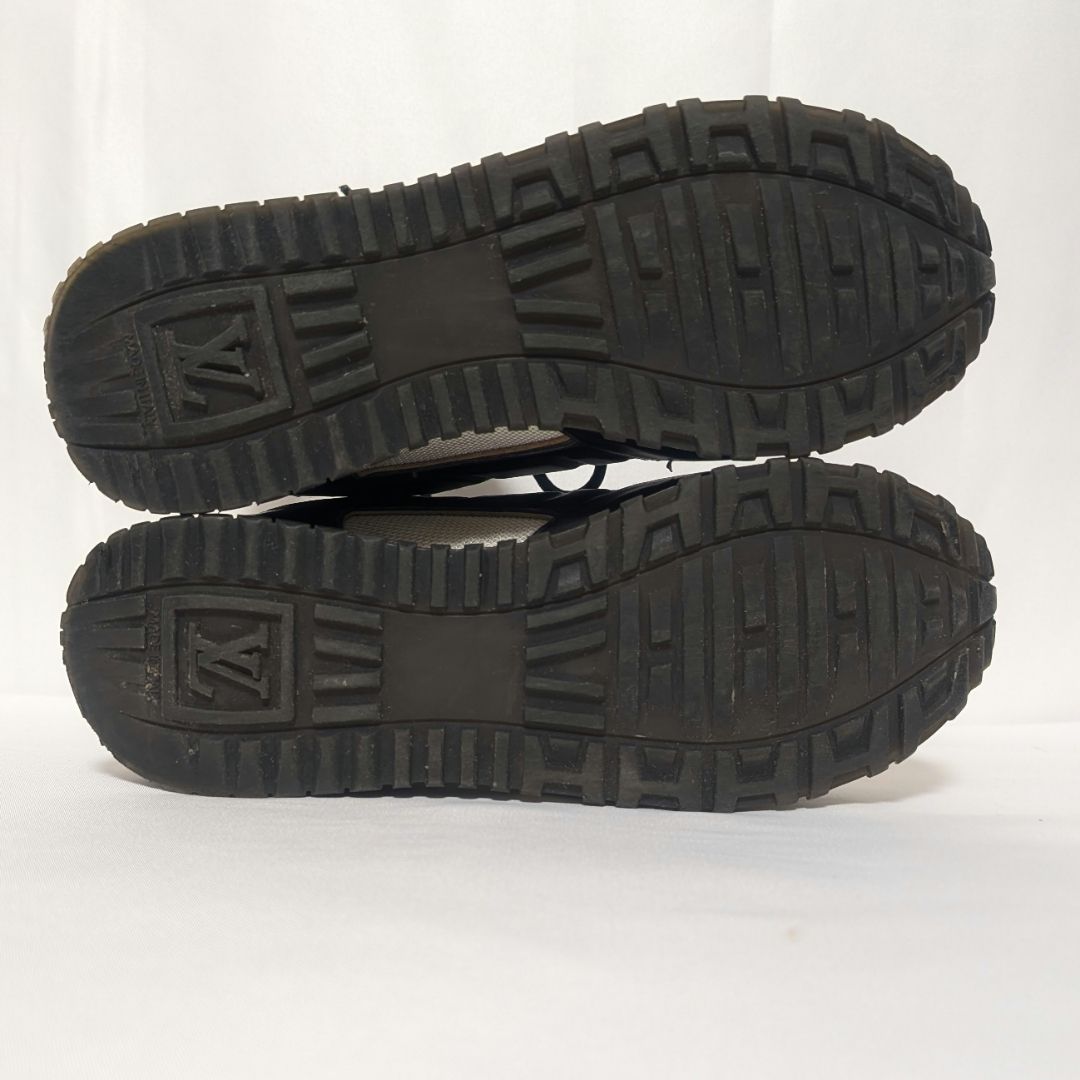 Louis Vuitton Sneakers Run Away — view 5