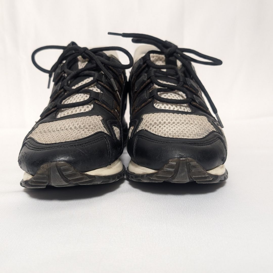 Louis Vuitton Sneakers Run Away — view 3
