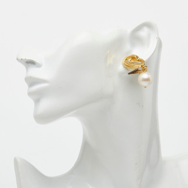 Gucci Vintage Faux Pearl Gold Plated Ring