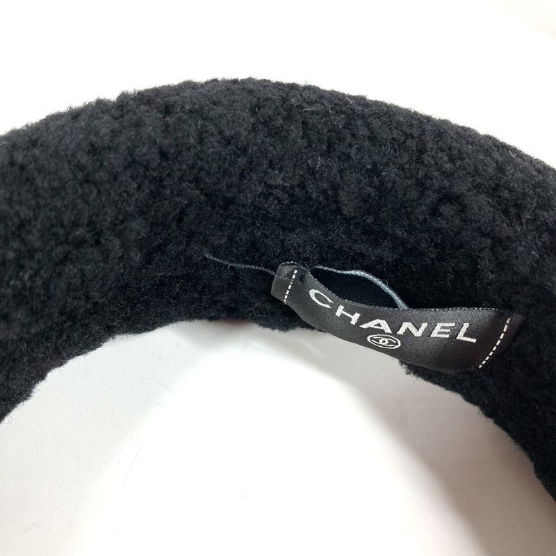 Chanel Headband CC Logo Shearling Black Shoulder Bag X White