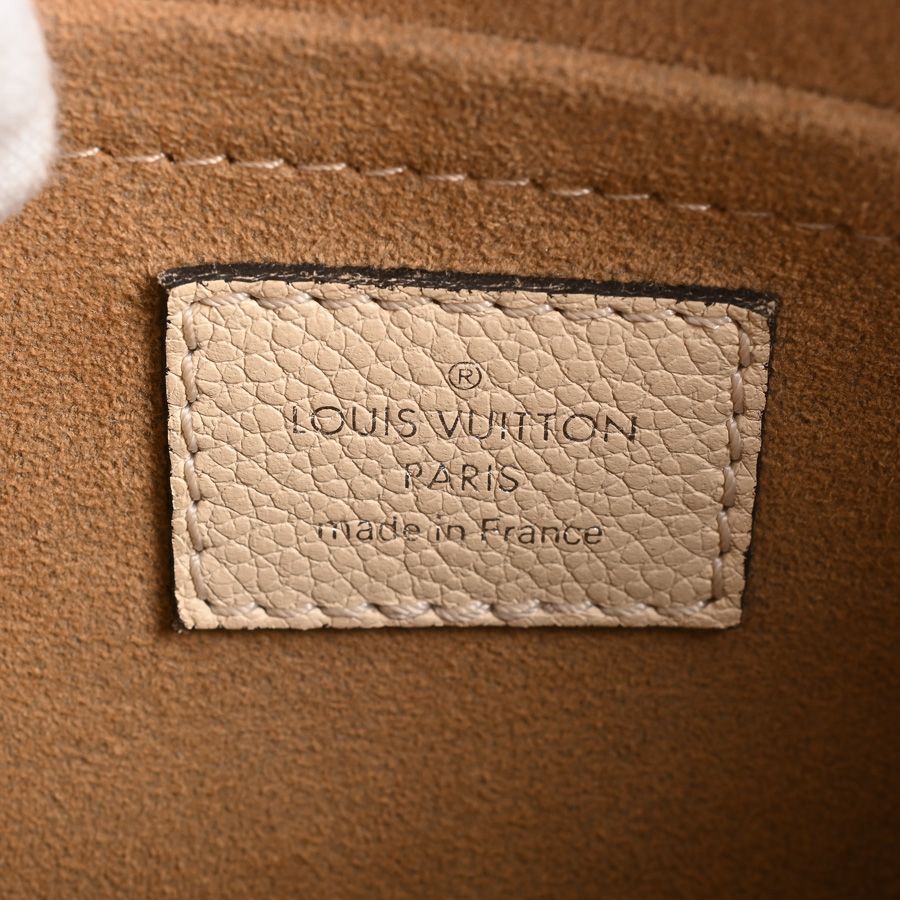 Louis Vuitton Shoulder Bag Marelle Ivory Quartz — view 6