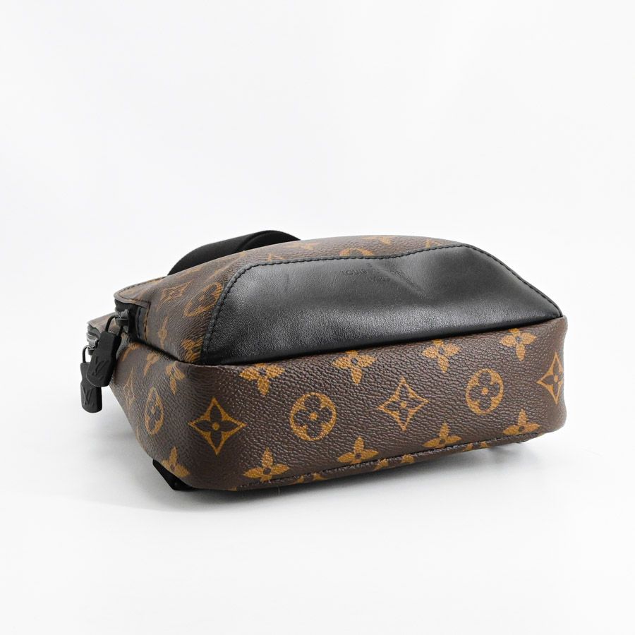 Louis Vuitton Belt Bag Avenue — view 5