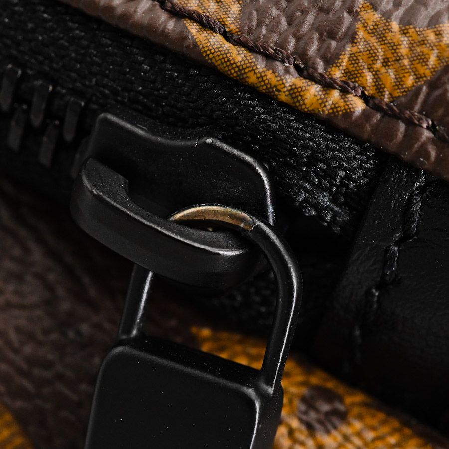 Louis Vuitton Belt Bag Avenue — view 9