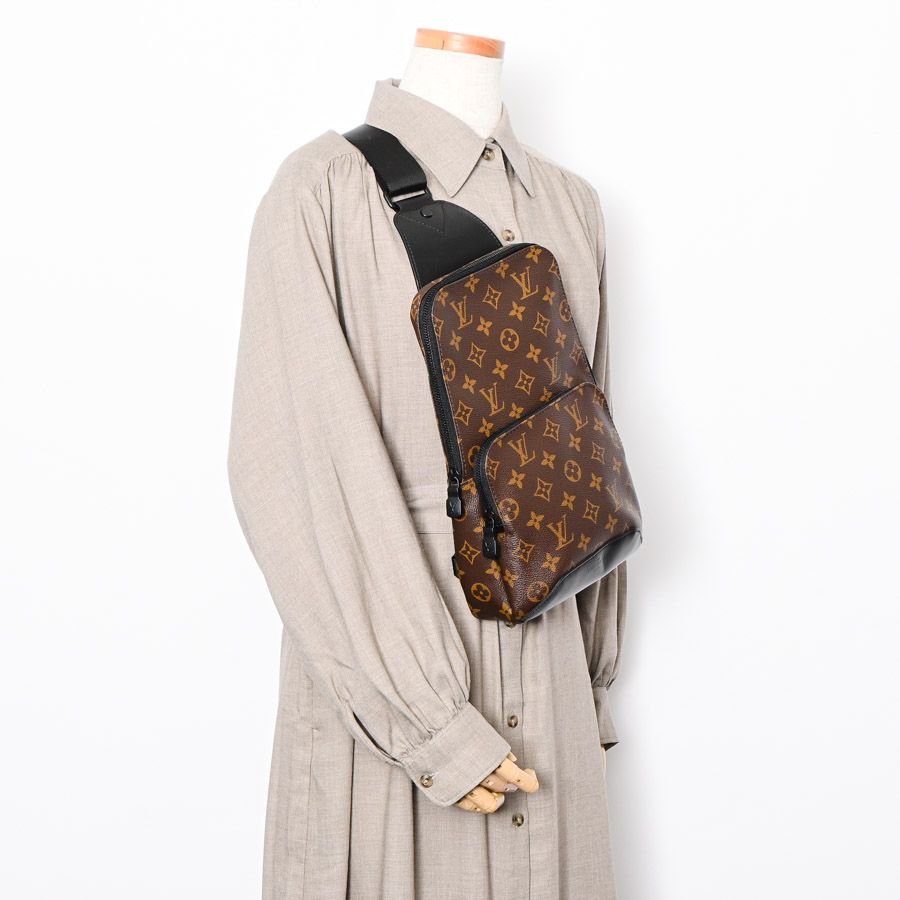 Louis Vuitton Belt Bag Avenue — view 7