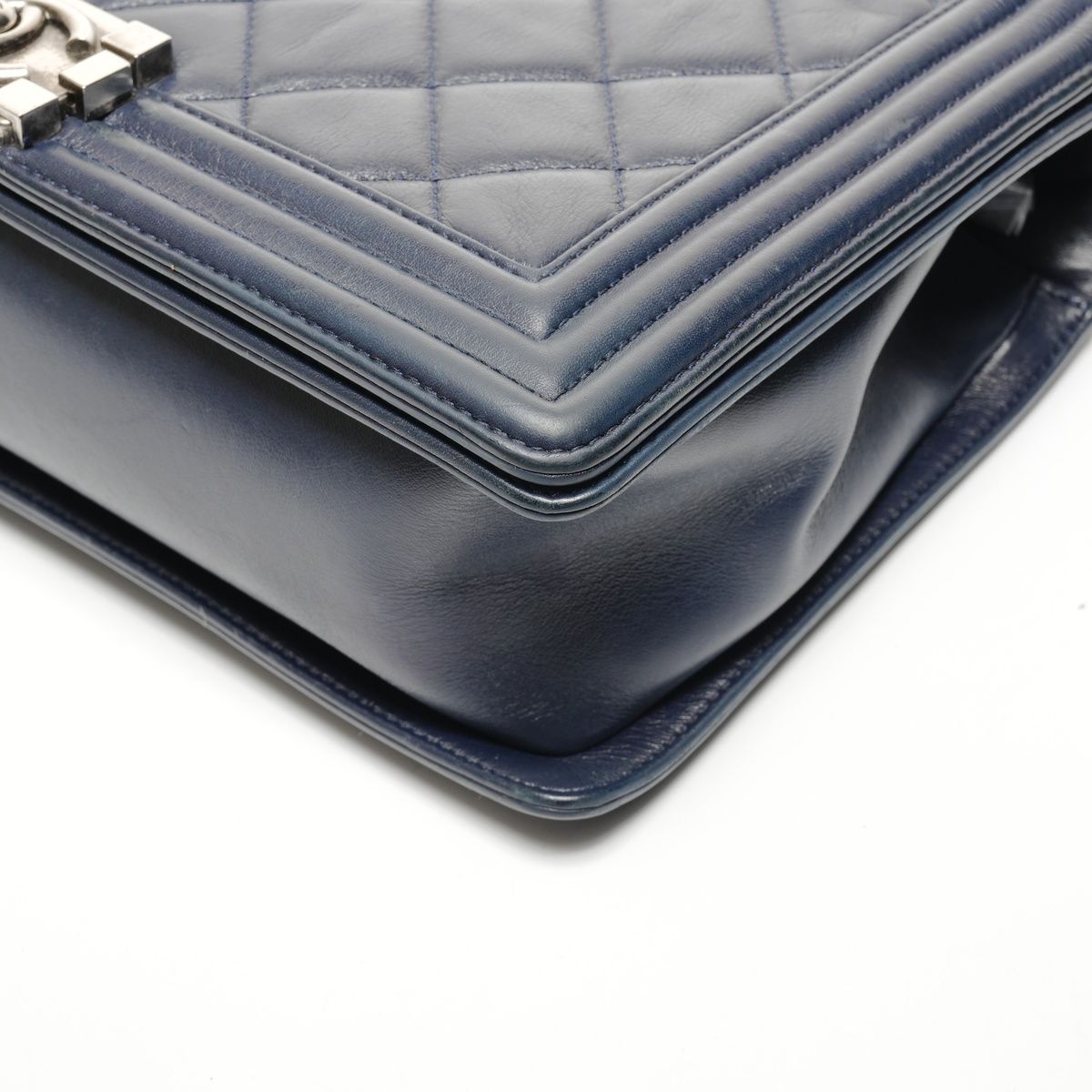 Chanel Shoulder Bag No 19 Lambskin — view 6