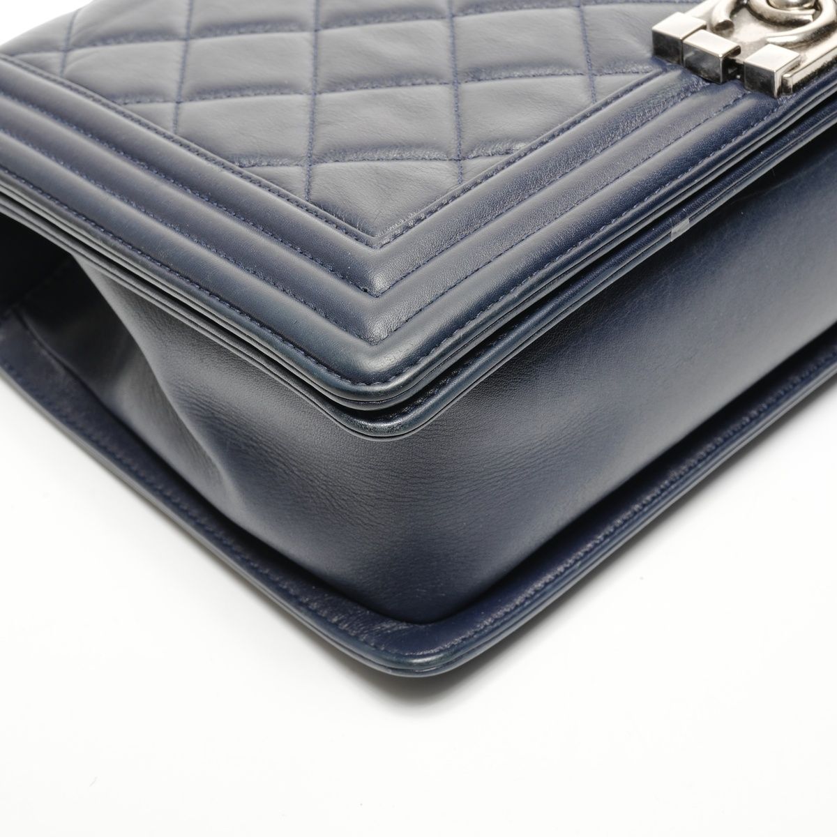 Chanel Shoulder Bag No 19 Lambskin — view 5