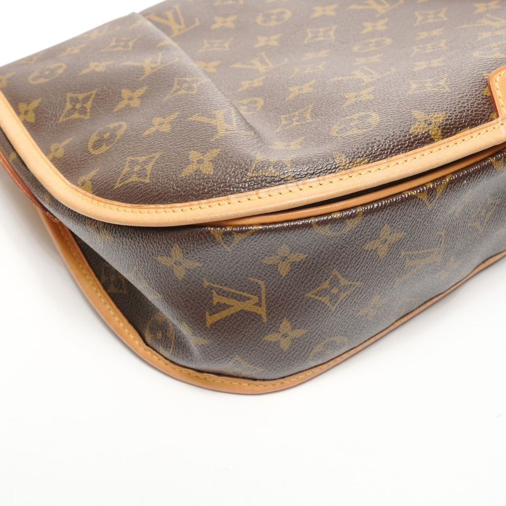 Louis Vuitton Shoulder Bag Monogram Menilmontant MM — view 5