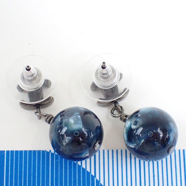Chanel Earrings CC Logo Ball Navy Silver Resin Metal Marble — view 2