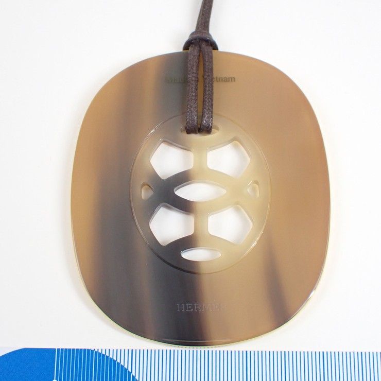 Hermes Necklace Lift GM Jaune Brown Buffalo Horn — view 3