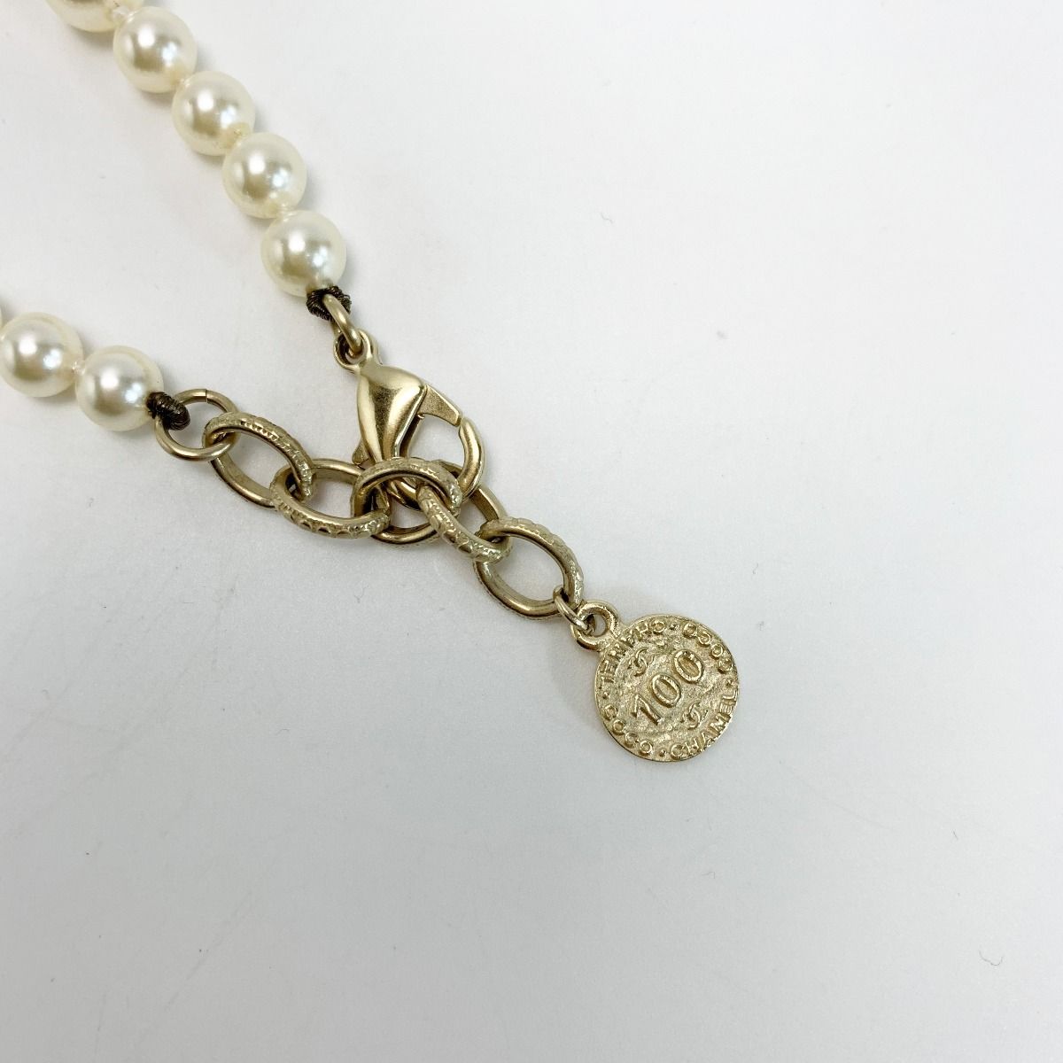 Chanel Pearl CC Logo Shoulder Bag — view 4