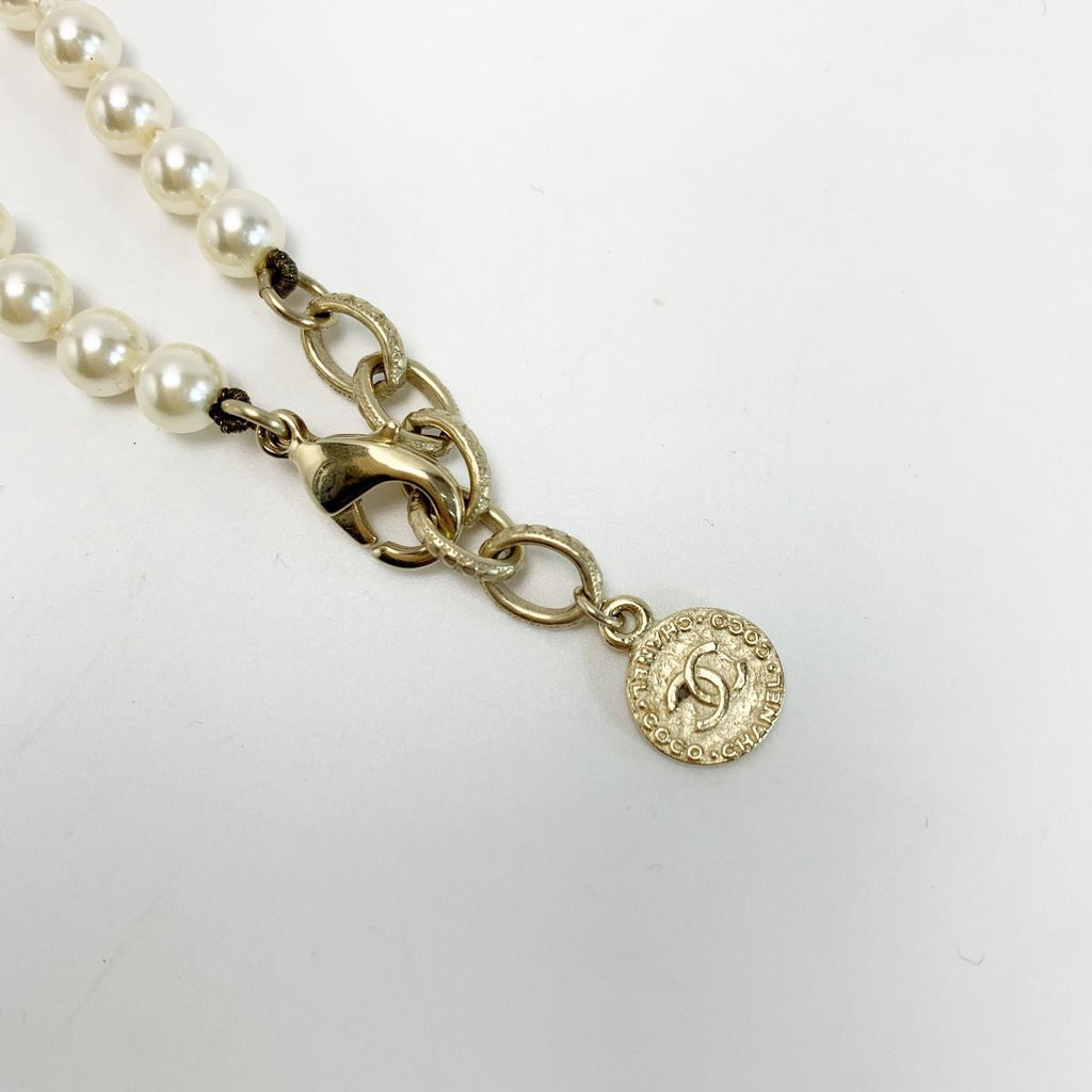 Chanel Pearl CC Logo Shoulder Bag — view 5