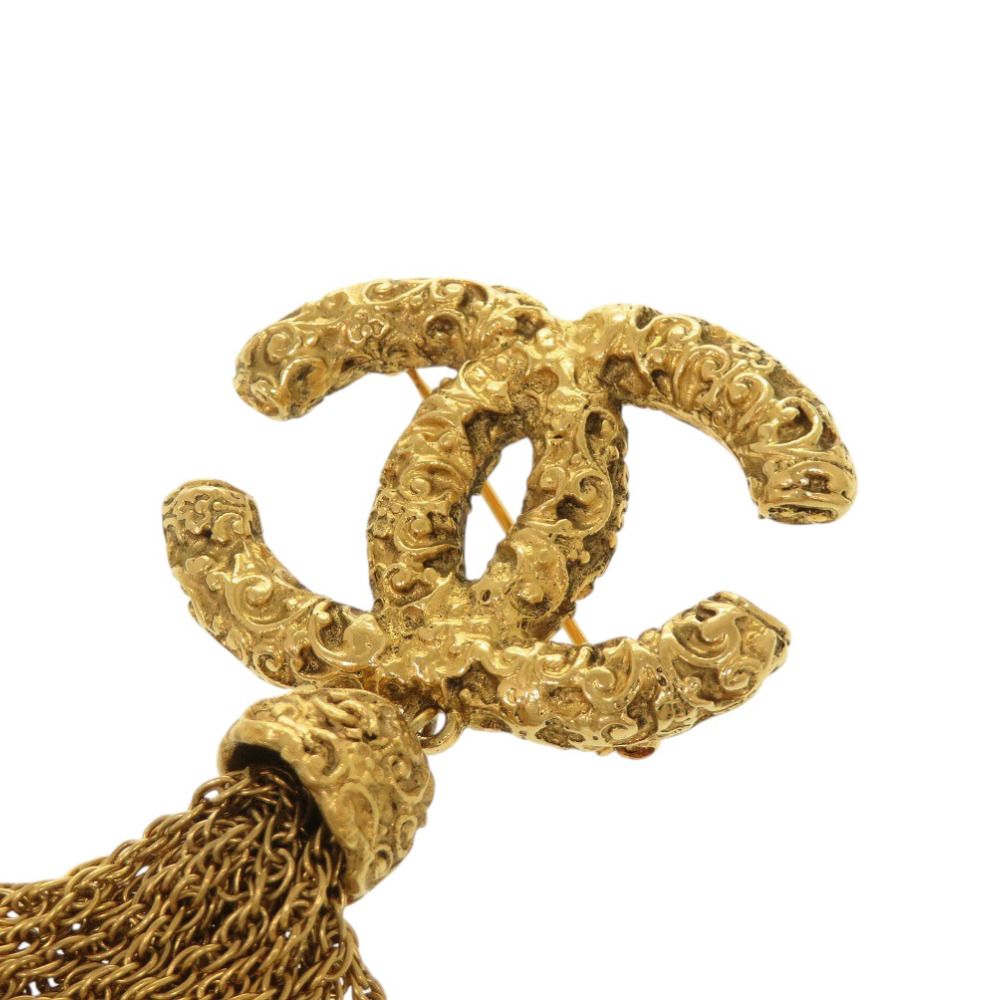 Chanel Lava CC Logo Fringe Brooch Metal Gold — view 3