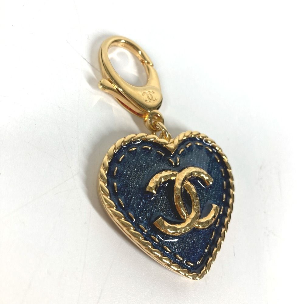 Chanel Key Holder Heart CC Logo Denim Metal Blue — view 3