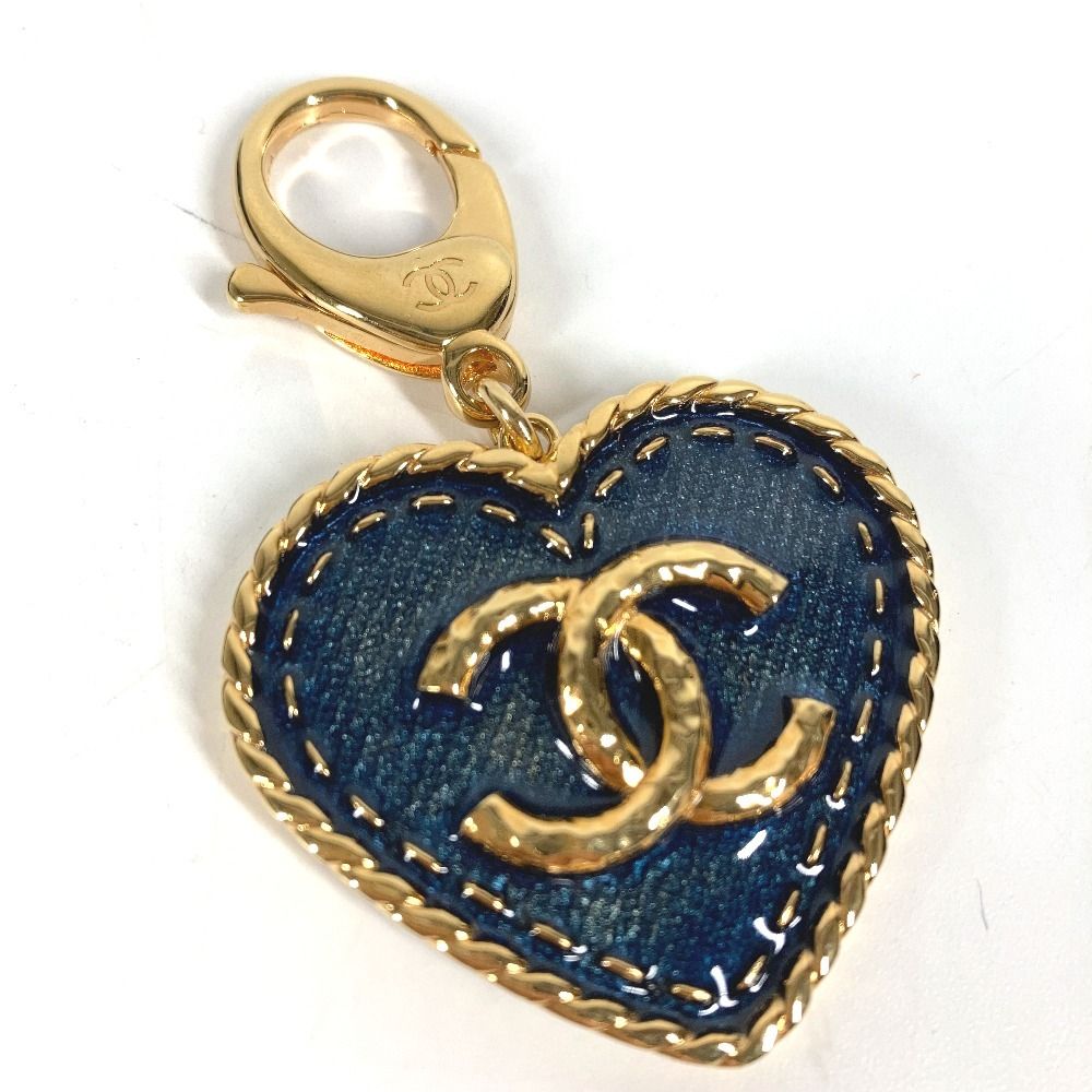 Chanel Key Holder Heart CC Logo Denim Metal Blue — view 2