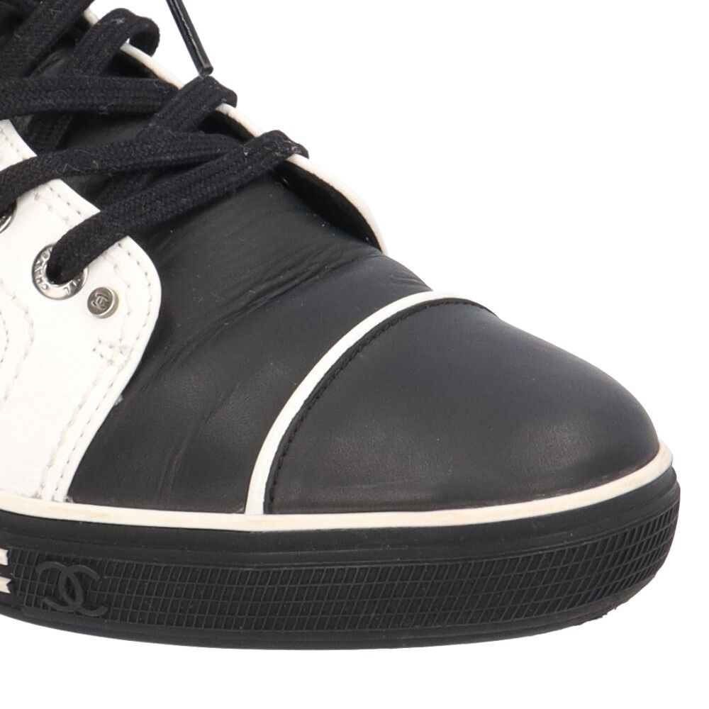 Chanel Quilted CC Logo Bicolor Sneakers Leather Black White — view 6